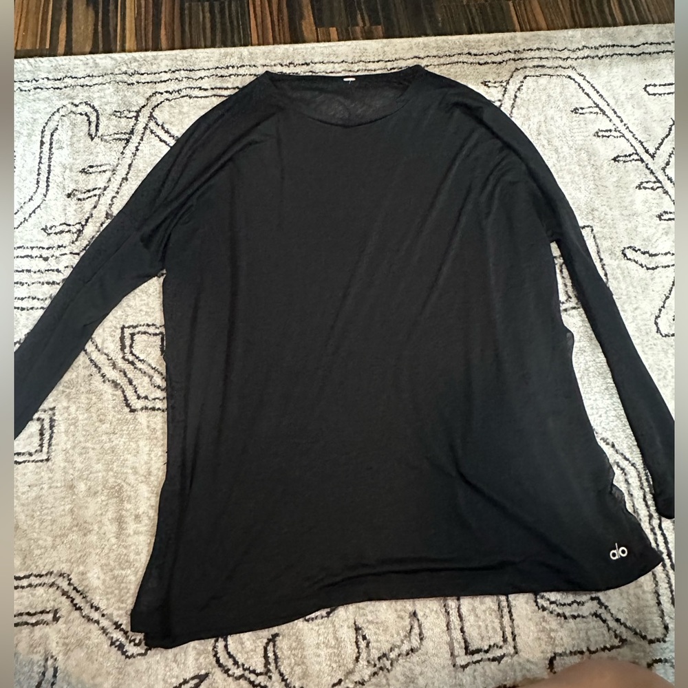 ALO long sleeve active top.